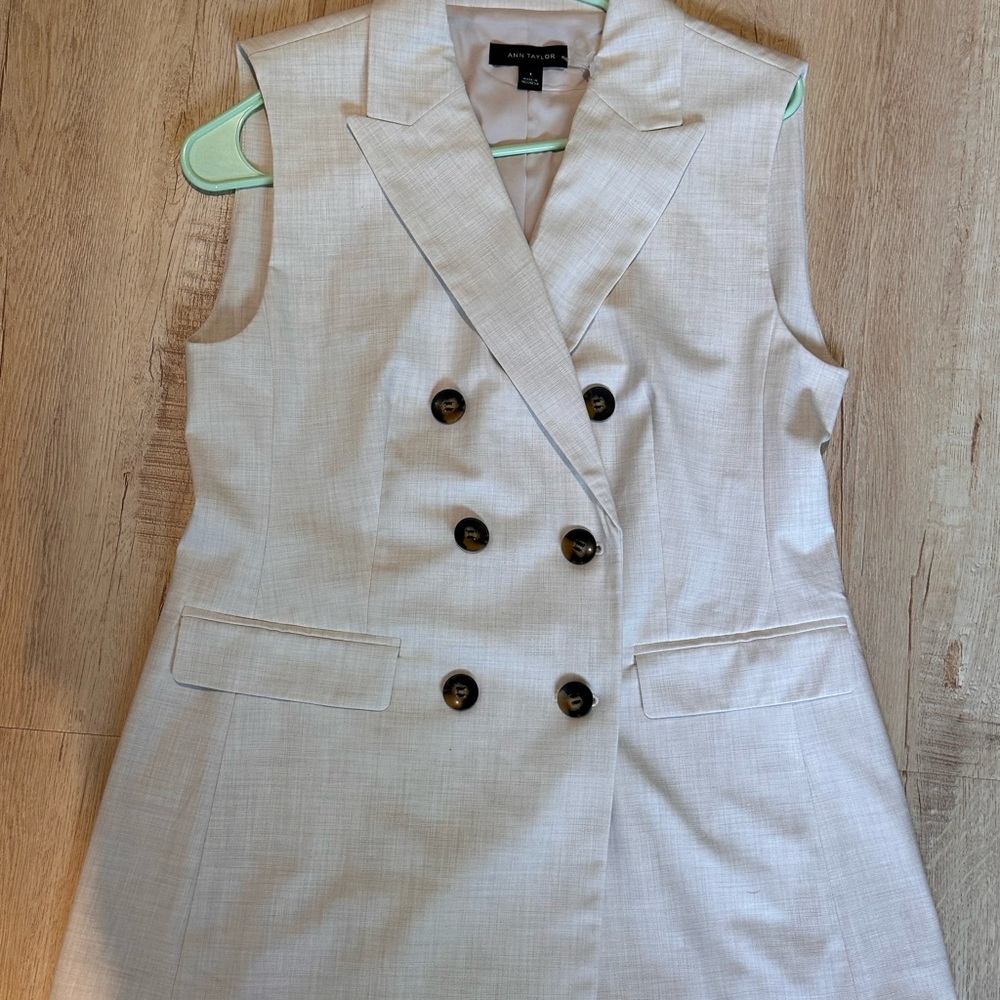 Ann Taylor Double-Breasted Sleeveless Blazer Vest in Light Beige